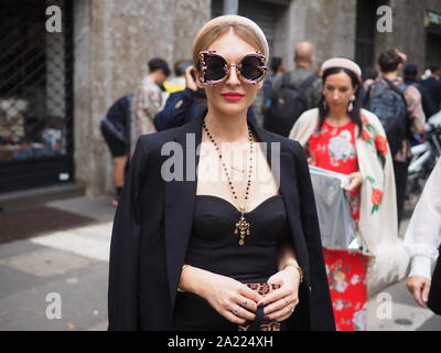 ILAN, Italien: 22. September 2019: Fashion Blogger street style Outfit nach Dolce&Gabbana fashion show in Mailand auf der Modewoche Frühjahr/Sommer Stockfoto