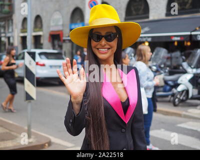 ILAN, Italien: 22. September 2019: Fashion Blogger street style Outfit nach Dolce&Gabbana fashion show in Mailand auf der Modewoche Frühjahr/Sommer Stockfoto