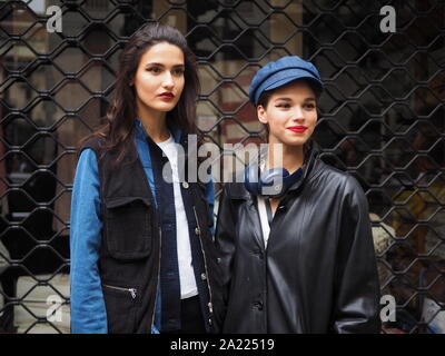 ILAN, Italien: 22. September 2019: Fashion Blogger street style Outfit nach Dolce&Gabbana fashion show in Mailand auf der Modewoche Frühjahr/Sommer Stockfoto