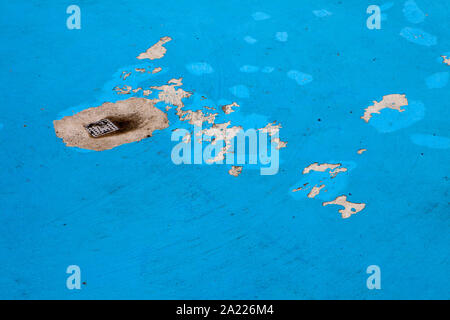 Der Abfluss eines alten Schwimmbad Stockfoto