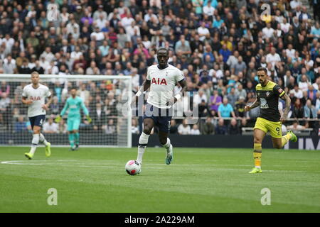 Moussa Sissoko von Tottenham Hotspur auf der Kugel während der Premier League Match zwischen den Tottenham Hotspur und Southampton an der Tottenham Hotspur Stadion, London am Samstag, den 28. September 2019. (Foto: Simon Newbury | MI Nachrichten & Sport Ltd) © MI Nachrichten & Sport Ltd Tel.: +44 7752 571576 e-mail: markf@mediaimage.co.uk Adresse: 1 Victoria Grove, Stockton on Tees, TS 19 7 EL Stockfoto