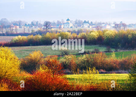 Malerische Ansicht des ukrainischen Dorf auf Frühling Stockfoto