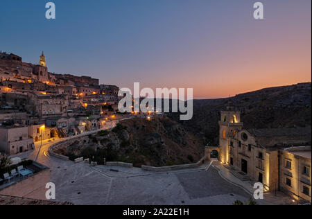 Blick über die Stadt mit Madonna de Idris Kirche und Dom, Sassi di Matera Stockfoto