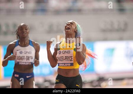 Doha, Katar. 29 Sep, 2019. Jubel Sieger Shelly-Ann Fraser - PRYCE (JAM/Platz 1), hinter der Dina ASHER - SMITH (GBR/Platz 2). Frauen Finale 100 m, am 29.09.2019 Leichtathletik WM 2019 in Doha/Katar, vom 27.09. - 10.10.2019. | Verwendung der weltweiten Kredit: dpa/Alamy leben Nachrichten Stockfoto