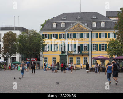 BONN, Deutschland - ca. August 2019: Menschen im Zentrum der Stadt Stockfoto