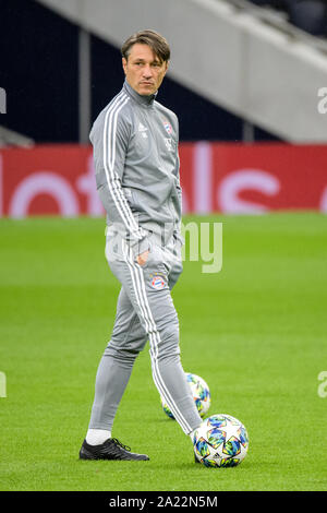 London, Großbritannien. 30 Sep, 2019. Fussball: Champions League, Tottenham Hotspur - FC Bayern München, Gruppenphase, Gruppe B, 2. Spieltag, Training FC Bayern in Tottenham Hotspur Stadion. Trainer Niko Kovac vom FC Bayern München beobachtet das Training. Credit: Matthias Balk/dpa/Alamy leben Nachrichten Stockfoto