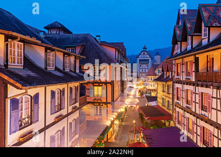 Die Colmar Tropical In Bukit Tinggi Pahang Das Colmare Tropicale Ist Nach Dem Franzosischen Dorf Colmare Umgebaut Stockfotografie Alamy