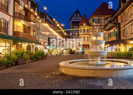 Brunnen in Colmar Tropicale im Berjaya Hills, Bukit Tinggi Pahang Stockfoto