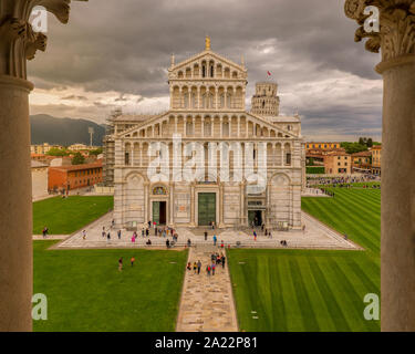 Pisa Altstadt suqare mit Turm von Pisa, Pisa Dom und Baptisterium Kirche Stockfoto