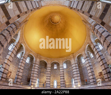 Pisa Altstadt suqare mit Turm von Pisa, Pisa Dom und Baptisterium Kirche Stockfoto