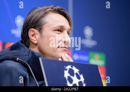 London, Großbritannien. 30 Sep, 2019. Fussball: Champions League, Tottenham Hotspur - FC Bayern München, Gruppenphase, Gruppe B, 2. Spieltag, Pressekonferenz Tottenham Hotspur FC Bayern im Stadion. Trainer Niko Kovac vom FC Bayern München kommt zu der Pressekonferenz. Credit: Matthias Balk/dpa/Alamy leben Nachrichten Stockfoto