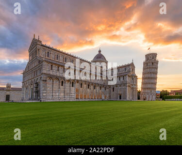 Pisa Altstadt suqare mit Turm von Pisa, Pisa Dom und Baptisterium Kirche Stockfoto