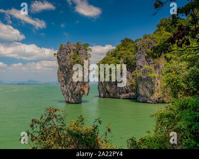 James Bond Insel in Thailand. Spezielle Form Stein im Meer. Beliebtes Reiseziel in Thailand. Stockfoto