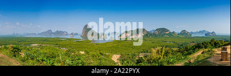 Atemberaubenden Panoramabild von Phang Nga Nationalpark in Thailand. Bunte Lichter, fantastische Aussicht. Stockfoto