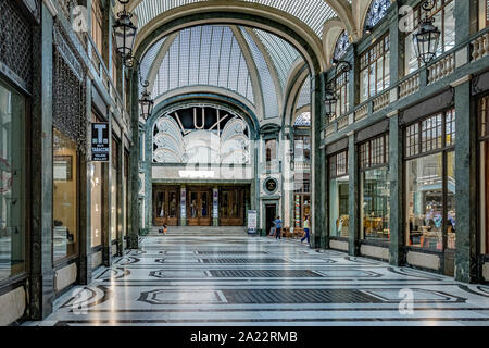 Der Art déco-Lux Kino im Inneren des wunderschönen Decke arcade Galleria San Federico in Turin, Italien Stockfoto