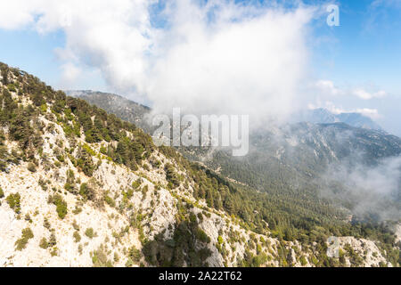 Luftbild des Taurusgebirge von oben Tahtali Berg in der Nähe von Kemer, Antalya, Türkei Stockfoto