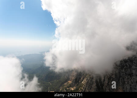 Luftbild des Taurusgebirge von oben Tahtali Berg in der Nähe von Kemer, Antalya, Türkei Stockfoto