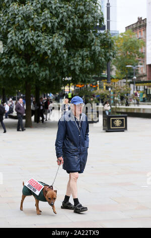 Manchester, Großbritannien. 30. September 2019. Proteste und Theater außerhalb der Tory-partei Konferenz Manchester, Lancashire, UK. Quelle: Barbara Koch/Alamy leben Nachrichten Stockfoto