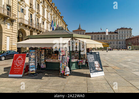 Ein Kiosk/Kiosk am Piazza Castello in Turin, Italien Stockfoto