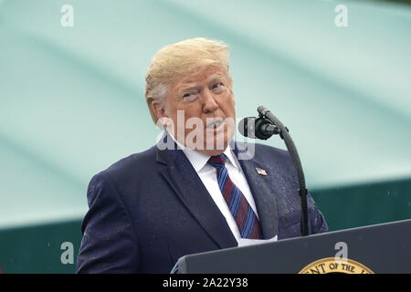 September 30, 2019, Arlington, Virginia, USA: United States President Donald J. Trumpf beteiligt sich an den Streitkräften Willkommen Zeremonie zu Ehren des 20 Vorsitzende des Generalstabs Mark Milley bei Joint Base Myer in Virginia. (Bild: © Chris Kleponis/CNP über ZUMA Draht) Stockfoto