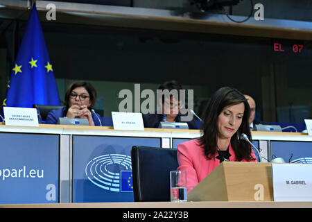 Brüssel, Belgien. 30. Sep 2019. Mariya Gabriel, der Europäische Kommissar für Innovation und Jugend benennen, sorgt sich seiner Anhörung vor dem Europäischen Parlament: ALEXANDROS MICHAILIDIS/Alamy leben Nachrichten Stockfoto