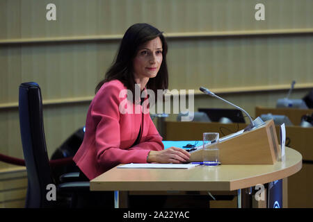 Brüssel, Belgien. 30. Sep 2019. Mariya Gabriel, der Europäische Kommissar für Innovation und Jugend benennen, sorgt sich seiner Anhörung vor dem Europäischen Parlament: ALEXANDROS MICHAILIDIS/Alamy leben Nachrichten Stockfoto