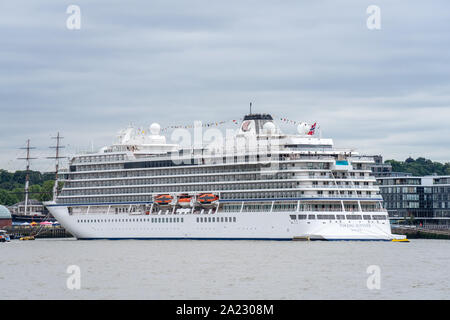 London, UK, 14. Juli 2019. Die Viking Jupiter Kreuzfahrtschiff, der Viking Cruise Line, bei Greenwich angedockt Stockfoto