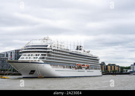 London, UK, 14. Juli 2019. Die Viking Jupiter Kreuzfahrtschiff, der Viking Cruise Line, bei Greenwich angedockt Stockfoto