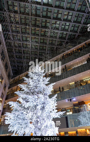 Weiß KITTE winter Beleuchtung Festival, berühmten romantischen Licht nach oben Veranstaltungen in der Stadt, schöne Aussicht, Sehenswürdigkeiten, Reiseziel Stockfoto