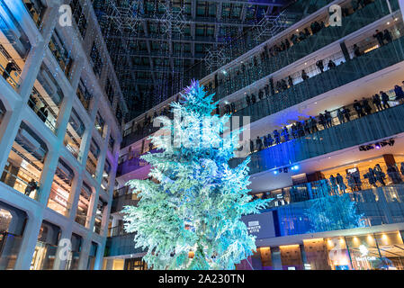 Weiß KITTE winter Beleuchtung Festival, berühmten romantischen Licht nach oben Veranstaltungen in der Stadt, schöne Aussicht, Sehenswürdigkeiten, Reiseziel Stockfoto