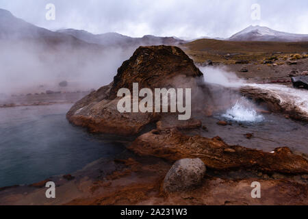 Exkursion zum El Tatio Geysir auf einer Höhe von 5.200 m über dem Meeresspiegel, San Pedro de Atacama, Antofagasta, Chile, Lateinamerika Stockfoto