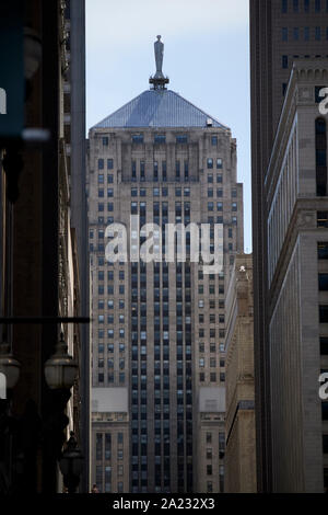 Oben an der Chicago Board of Trade Gebäudes als entlang La Salle canyon Chicago Illinois Vereinigte Staaten von Amerika gesehen Stockfoto