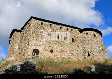 Mittelalterliche Raseborg Burgruine im Herbst. Raseborg Schloss wurde im Jahre 1370 s auf einem Felsen, die durch das Wasser zu der Zeit umgeben war. Snappertuna, Finnland. Stockfoto