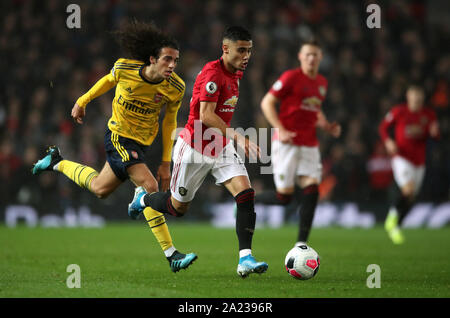 Von Manchester United Andreas Pereira bricht ab von Arsenal Matteo Guendouzi während der Premier League Spiel im Old Trafford, Manchester. Stockfoto