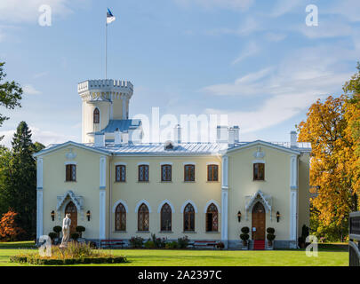 Die Ritterburg Keila-Joa Schloss fallen, boutique Hotel, Museum und Restaurant im Herbst Tag Stockfoto