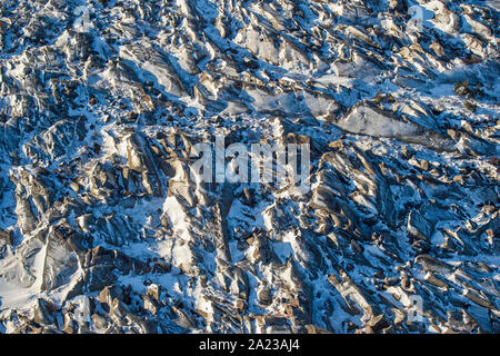 Hudson Bay Tiefland bei Frost-up aus der Luft. Boreal Trees and Ponds, Churchill, Manitoba, Kanada Stockfoto