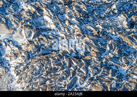 Hudson Bay Tiefland bei Frost-up aus der Luft. Boreal Trees and Ponds, Churchill, Manitoba, Kanada Stockfoto