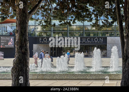 Forum Evolution Burgos - Kongress Palast, Auditorium und Parkplatz des Museums, Conde de Castro Square in der Stadt Butgos, Kastilien und Leon, Spanien. Stockfoto