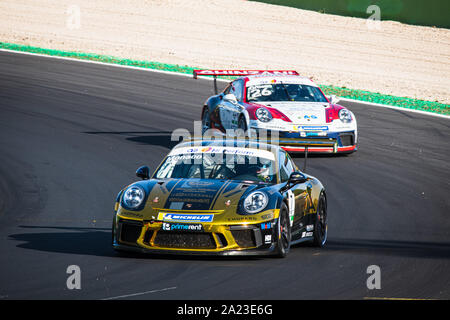 Vallelunga, Italien am 14. September 2019. Vorderansicht des Porsche Carrera Rennwagen während des Rennens in Aktion bei Wendung Stockfoto