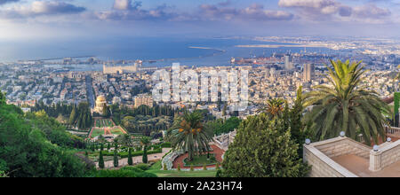 Luftaufnahme der bunten, prächtigen Bahai Garten auf den Hügeln des Karmel in Haifa, Israel, mit Orange und Grün geometrische Formen Stockfoto