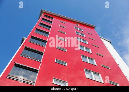 Umea, Schweden - 5 September, 2019: Neue Rot modernes Haus im Stadtteil Haga Stockfoto