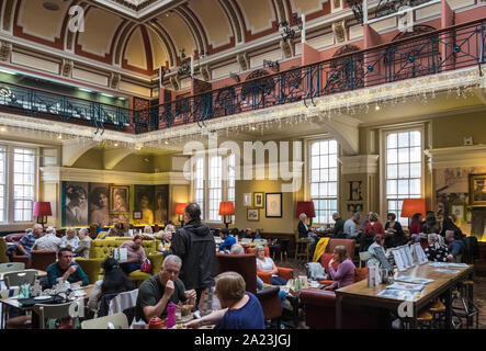 Renoviert, Edwardian Teestuben, Birmingham Museum & Art Gallery, Chamberlain Square, Birmingham, West Midlands, Midlands, England, UK, GB, Großbritannien, Europa Stockfoto