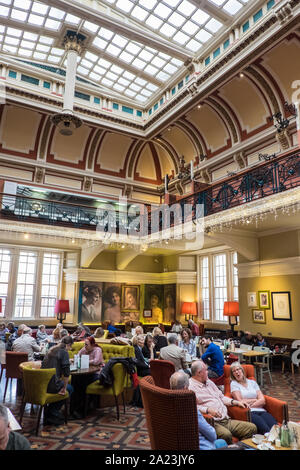 Renoviert, Edwardian Teestuben, Birmingham Museum & Art Gallery, Chamberlain Square, Birmingham, West Midlands, Midlands, England, UK, GB, Großbritannien, Europa Stockfoto