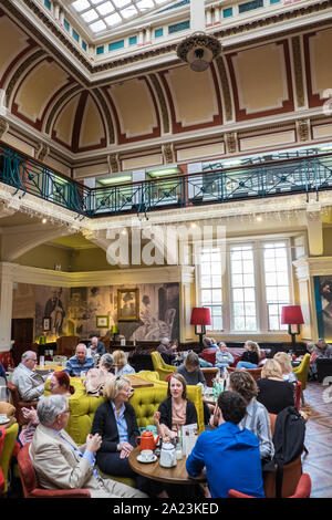 Renoviert, Edwardian Teestuben, Birmingham Museum & Art Gallery, Chamberlain Square, Birmingham, West Midlands, Midlands, England, UK, GB, Großbritannien, Europa Stockfoto