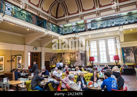 Renoviert, Edwardian Teestuben, Birmingham Museum & Art Gallery, Chamberlain Square, Birmingham, West Midlands, Midlands, England, UK, GB, Großbritannien, Europa Stockfoto