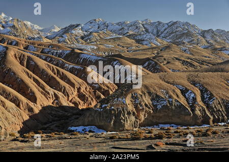 Zentrale Altyn Tagh-Berge vom Nnal.Highway G315-North Xorkol Becken aus gesehen. Xinjiang-China-0508 Stockfoto