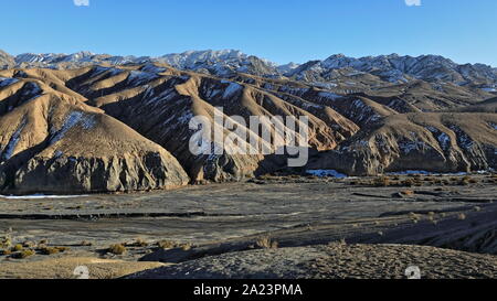 Zentrale Altyn Tagh-Berge vom Nnal.Highway G315-North Xorkol Becken aus gesehen. Xinjiang-China-0511 Stockfoto