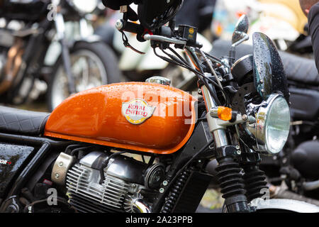 Royal Enfield Motorrad eines Teilnehmers der Ritt des Distinguished Gentleman, 29.09.2019, Köln, Deutschland. Stockfoto