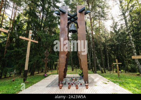 Kurapaty, Minsk/Belarus - September 15, 2019 Kurapaty Wald Massaker. Gedenkstätte für die Opfer der stalinistischen Ära Repressionen in Kurapaty, Minsk Stockfoto