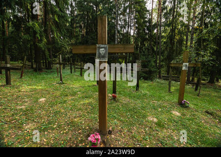 Kurapaty, Minsk/Belarus - September 15, 2019 Kurapaty Wald Massaker. Gedenkstätte für die Opfer der stalinistischen Ära Repressionen in Kurapaty, Minsk Stockfoto